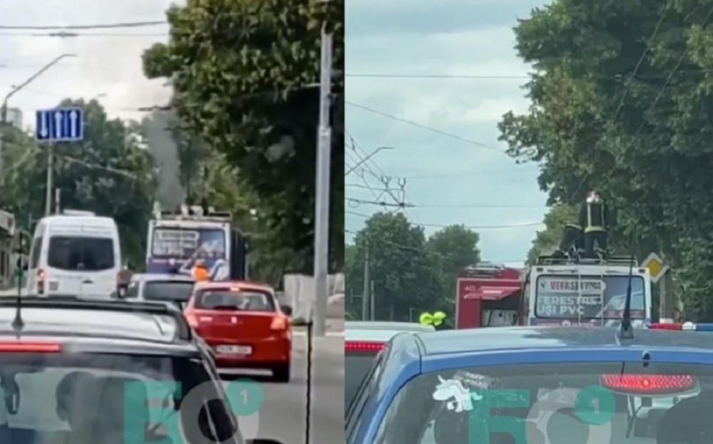 Clipe de groază pentru mai mulți pasageri. Un troleibuz a luat foc din mers, pe o stradă din Bălți